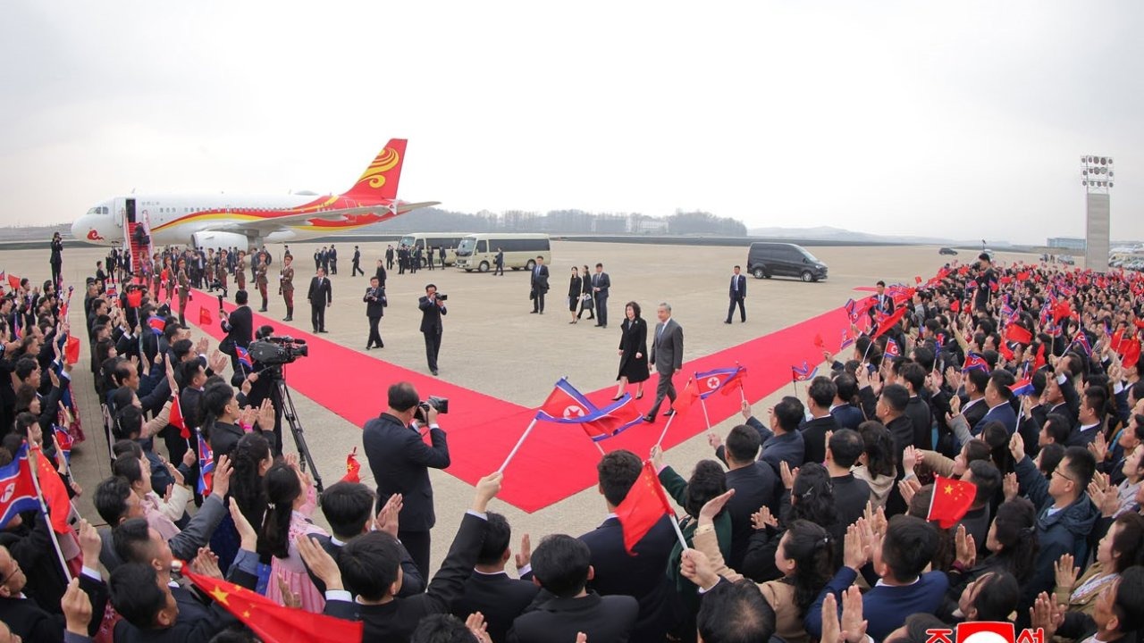 Asya’da Dev İttifak! Kim Jong-un ve Wang Yi Görüşmesinde "Çok Kutuplu Dünya" Mesajı: Stratejik Ortaklık Perçinleniyor