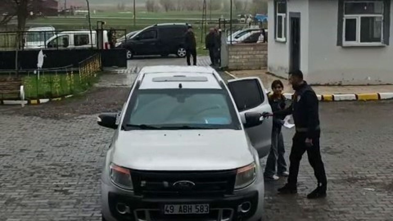 Ayşenur'un İmdadına Polis Yetişti: Kimlik Paniği Mutlu Bitti