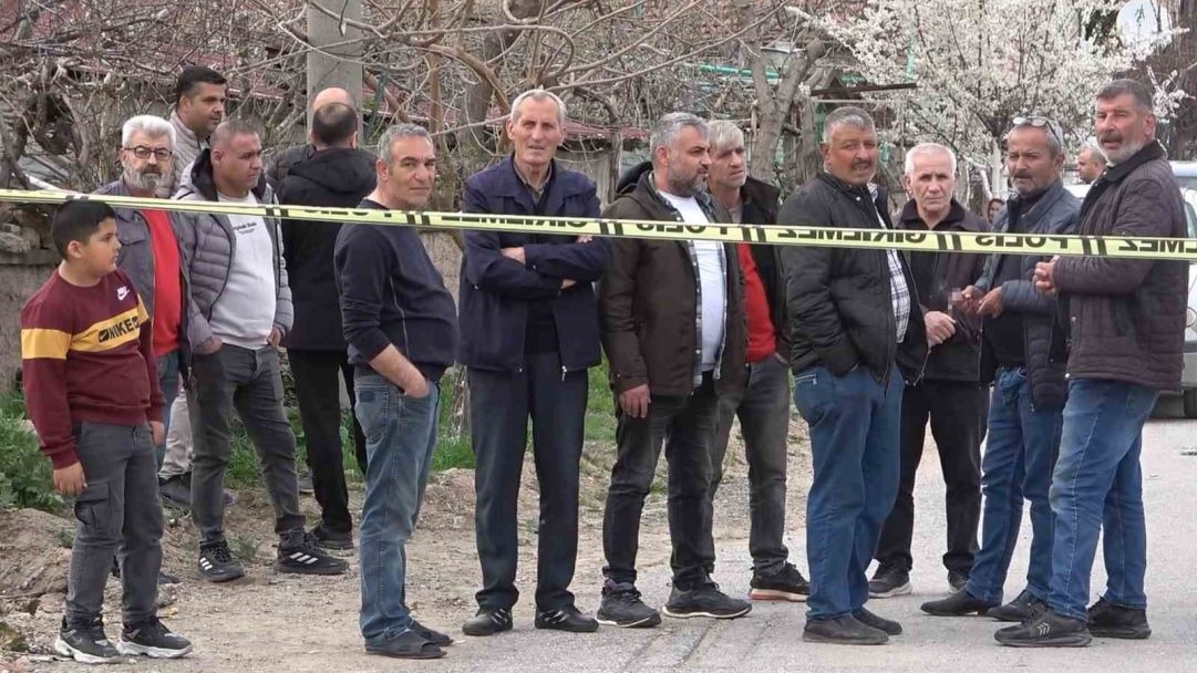 "Baba Kavgası" Kanlı Bitti: Kırıkkale’de İki Kardeş Bıçak ve Baltayla Babalarını Katletti