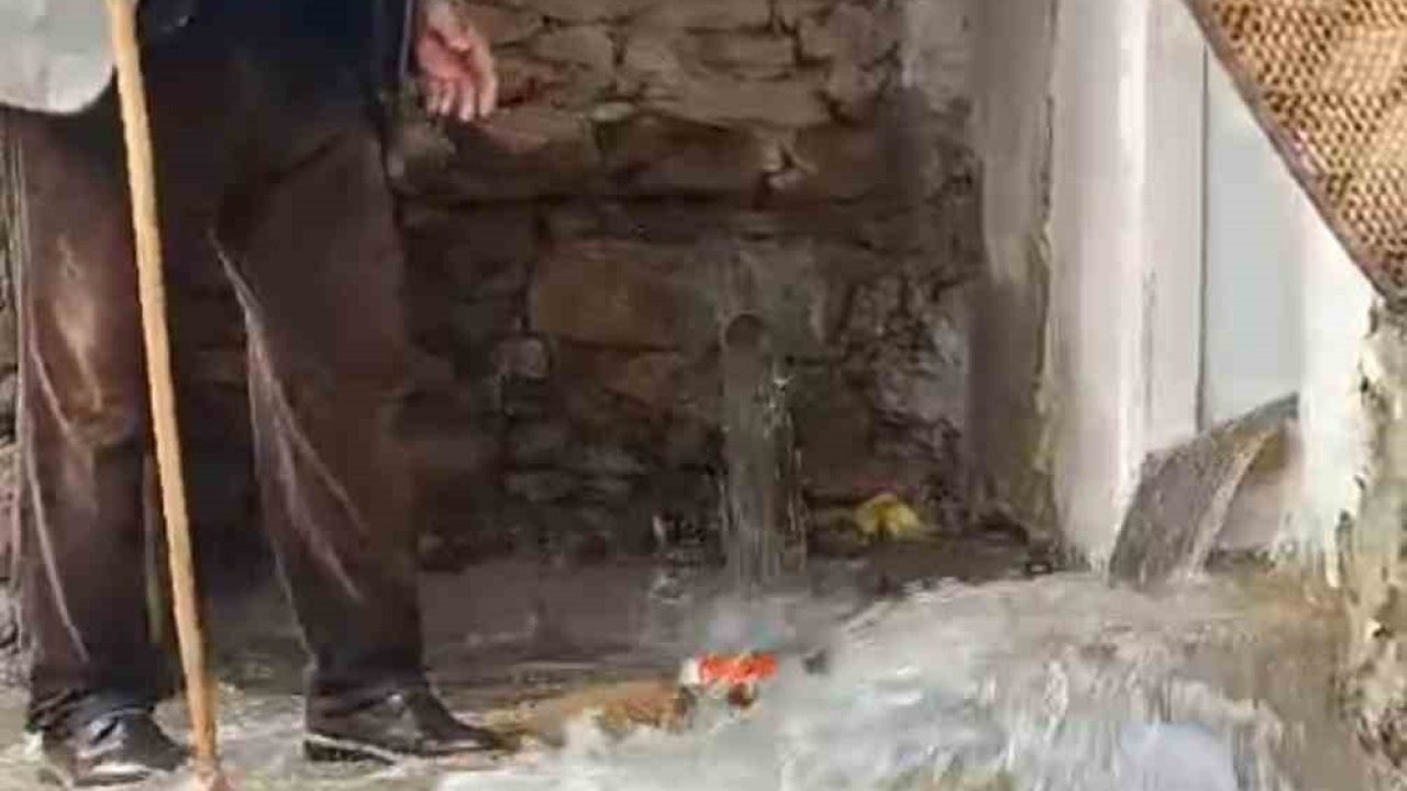 Bahçesaray’da kış ve sel felaketi aynı anda yaşandı