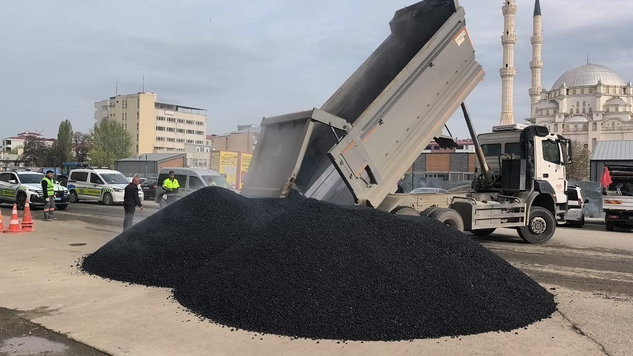 Belediye Meydanı’nda Asfalt : Alt Yapı Bitti, Yollar Yenileniyor