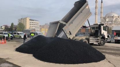 Belediye Meydanı’nda Asfalt : Alt Yapı Bitti, Yollar Yenileniyor