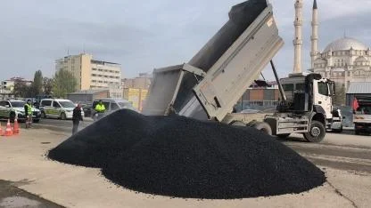 Belediye Meydanı’nda Asfalt : Alt Yapı Bitti, Yollar Yenileniyor