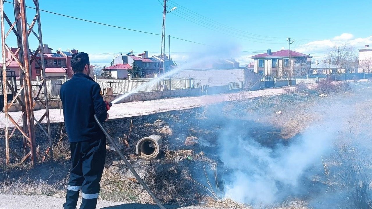 Edremit'te Korkutan Anız Yangını Kontrol Altına Alındı