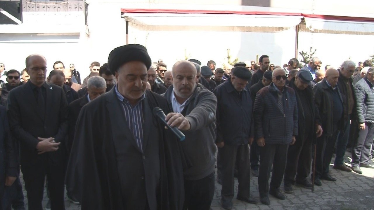 Eğitim Camiası Yasta: Kars'ta Okul Saldırılarına Karşı Dev Yürüyüş