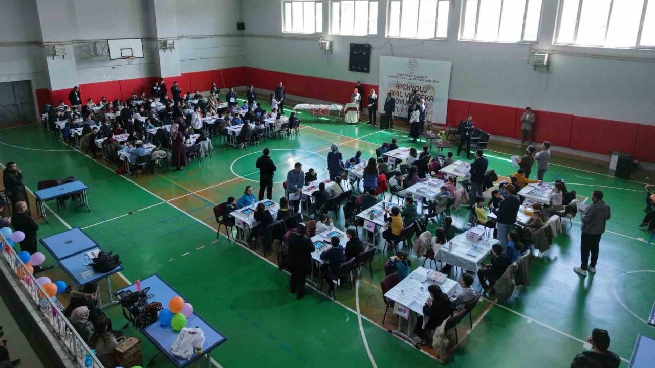 Genç Zihinler Yarıştı! İpekyolu'nda 180 Öğrenci Strateji Konuşturdu