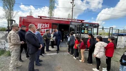 Iğdır’da Gezici Kütüphane Heyecanı: Kaymakam Erdoğan Cennetabat’ta