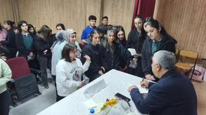 Iğdır Atatürk Anadolu Lisesi’nde Anlamlı Buluşma: Yazar Serdar Ünsal Öğrencilerle Bir Araya Geldi