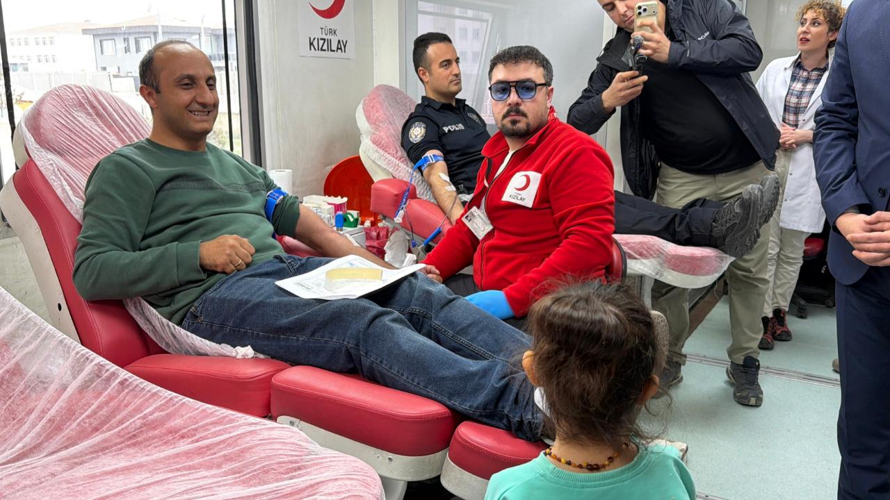 Iğdır Emniyeti’nden "Hayat Veren" Mesai: 300 Polisten Kan Bağışı