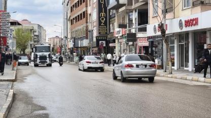 Iğdır Toza Teslim: Belediye Ekiplerinden Cadde ve Sokaklarda Sulama Mesaisi