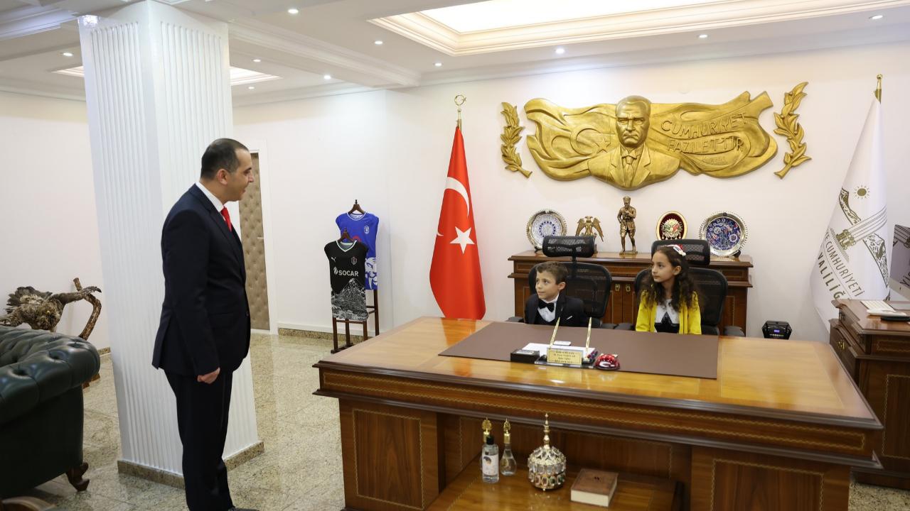 Iğdır Valiliği’nde 23 Nisan Gururu: Koltuk Çocukların