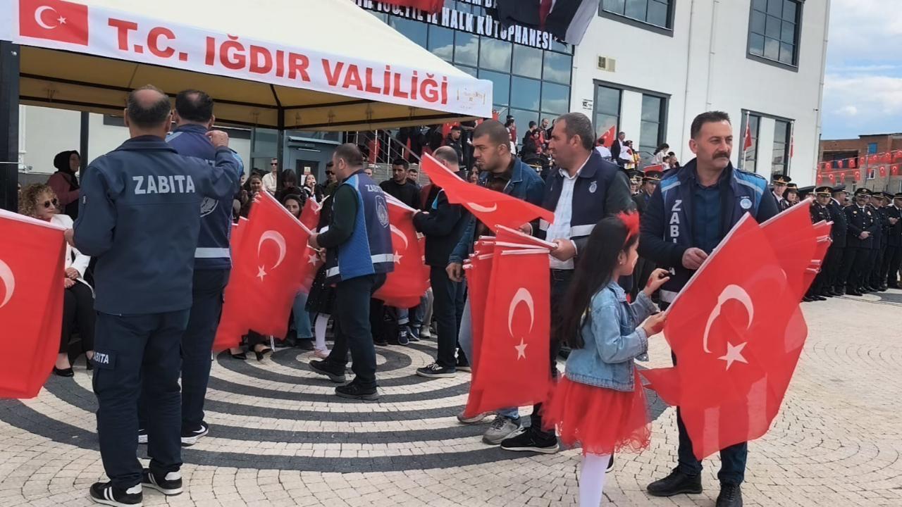 Iğdır’da 23 Nisan Coşkusu: Ay-Yıldızlı Bayraklar Şehri Süsledi