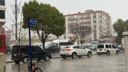 Iğdır’da 5 Dakikalık Sağanak Yetti: Caddeler Göle Döndü, Kanalizasyonlar Taştı