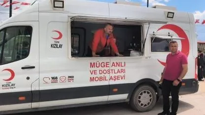 Iğdır'da Bayram Neşesi: Kızılay'dan Tatlı Destek