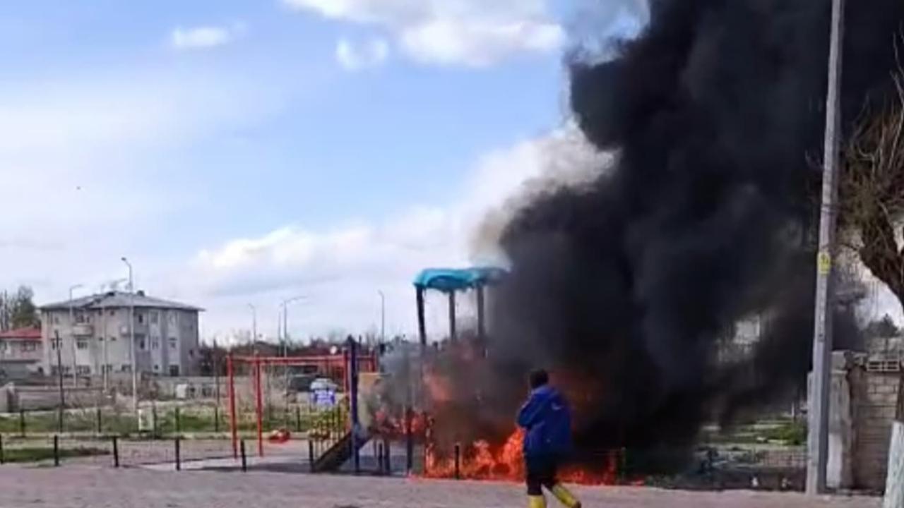 Iğdır'da Çocuk Parkında Yangın