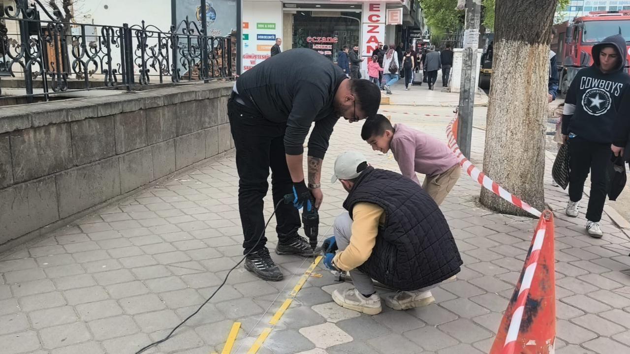 Iğdır’da Engelsiz Ulaşım: Kaldırımlar Hissedilebilir Yüzeylerle Donatılıyor