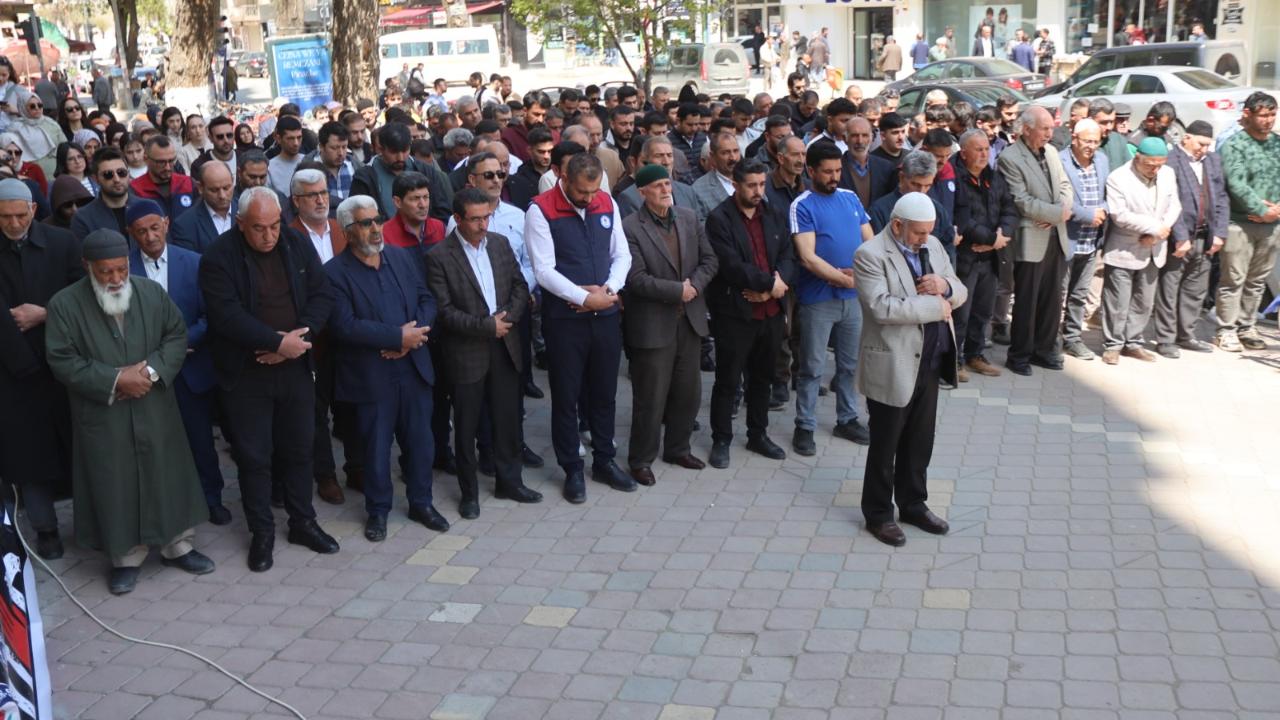 Iğdır’da Okul Saldırılarında Hayatını Kaybedenler İçin Gıyabi Cenaze Namazı Kılındı