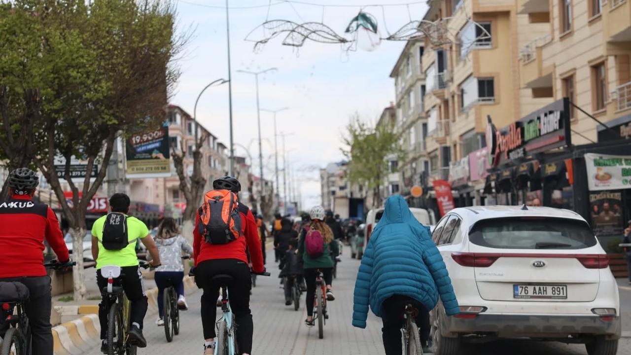 Iğdır’da Pedal Sesleri Emniyet İçin Yükseldi: Anlamlı Bisiklet Turu