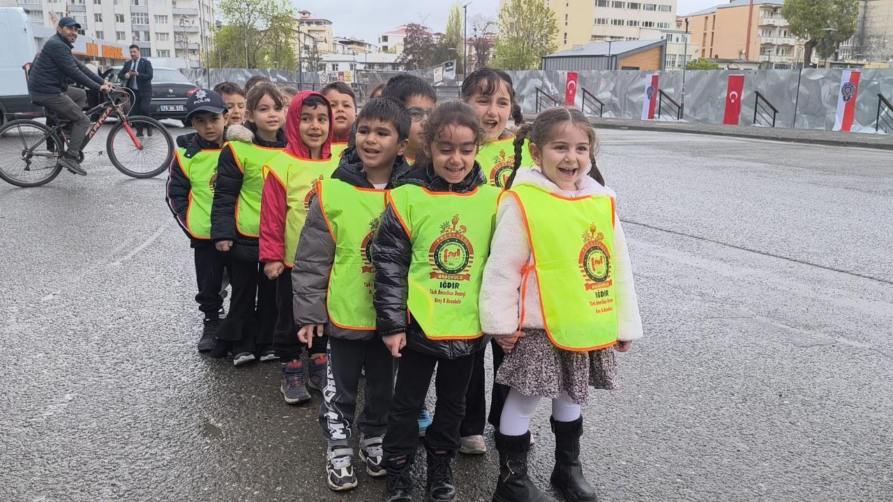 Iğdır’da Polis Haftası Coşkusu: Belediye Meydanı’nda Anlamlı Buluşma