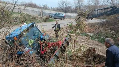Iğdır’da Şarampole Kayan Traktör İş Makinesiyle Kurtarıldı