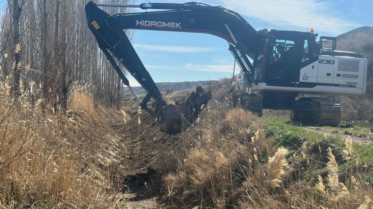 Iğdır'da Tarımın Can Damarı Yenileniyor: Gaziler ve Ağabey Köylerinde Hummalı Çalışma!