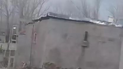Iğdır'ın Tuzluca ilçesinde fırtına evin çatısını uçurdu