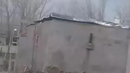 Iğdır'ın Tuzluca ilçesinde fırtına evin çatısını uçurdu