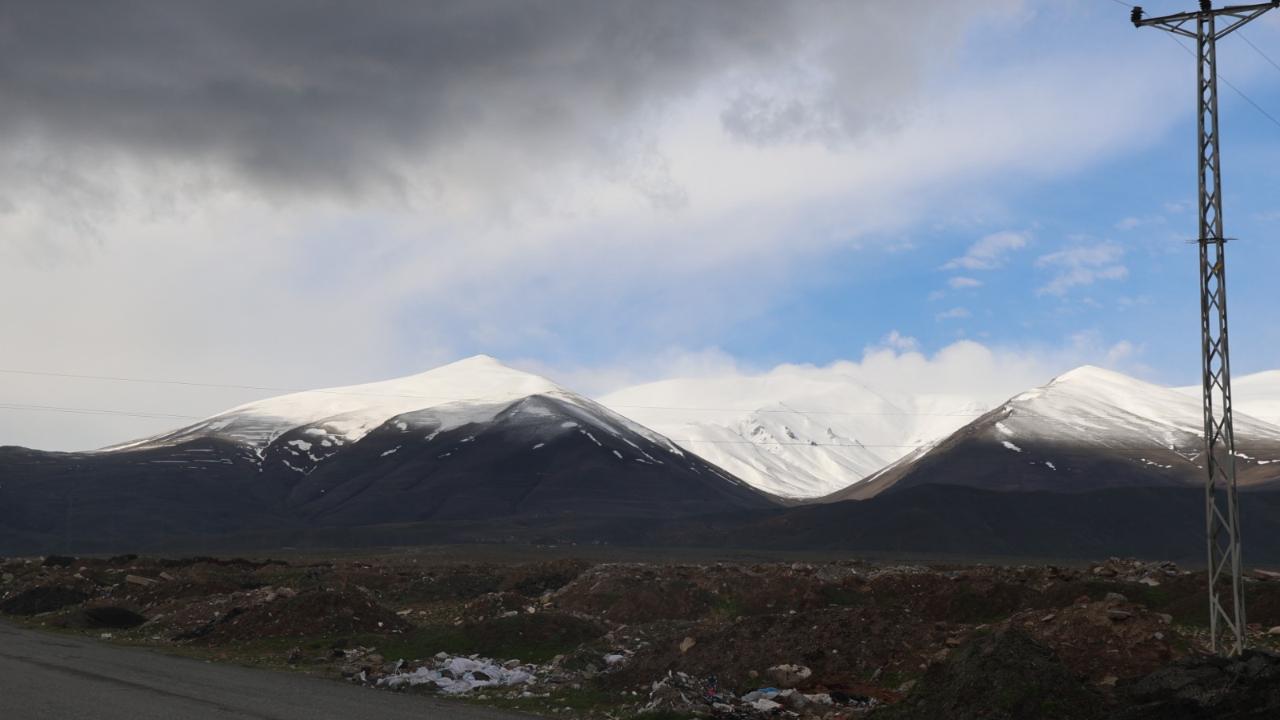 Iğdır’ın Yüksek Kesimleri Nisan Ayında Yeniden Beyaza Büründü