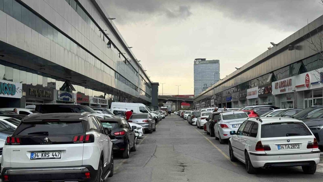 İkinci El Otomobil Piyasası "Bıçak Sırtı": Telefonlar Bile Çalmıyor!