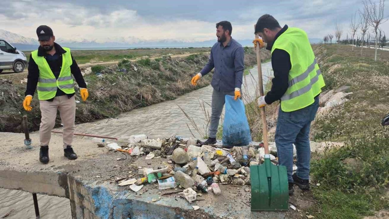 İnci Kefali Yolunda "Sıfır Engel": Van’da Dere Temizleme Mesaisi