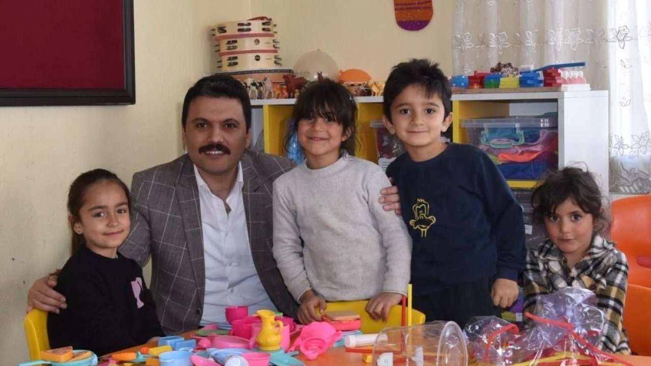 Kadınların Üretim Merkezi: Kaymakam Gilan İpekyolu’ndaki ADEM’leri Gezdi