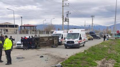 Karaağaç Mahallesi'nde Korkutan Kaza: Araçta Sıkıştılar!