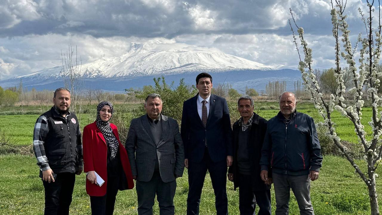 Karakoyunlu Kaymakamı Erdoğan’dan Meyve Üreticilerine Ziyaret