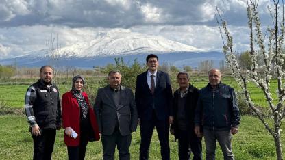 Karakoyunlu Kaymakamı Erdoğan’dan Meyve Üreticilerine Ziyaret