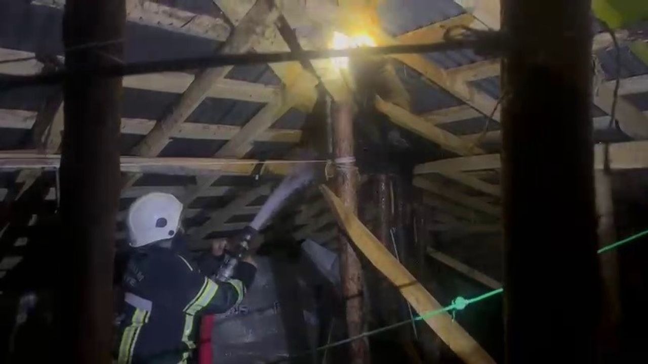 Karayazı'da Yangın Müdahalesi: Alevler Büyümeden Söndürüldü