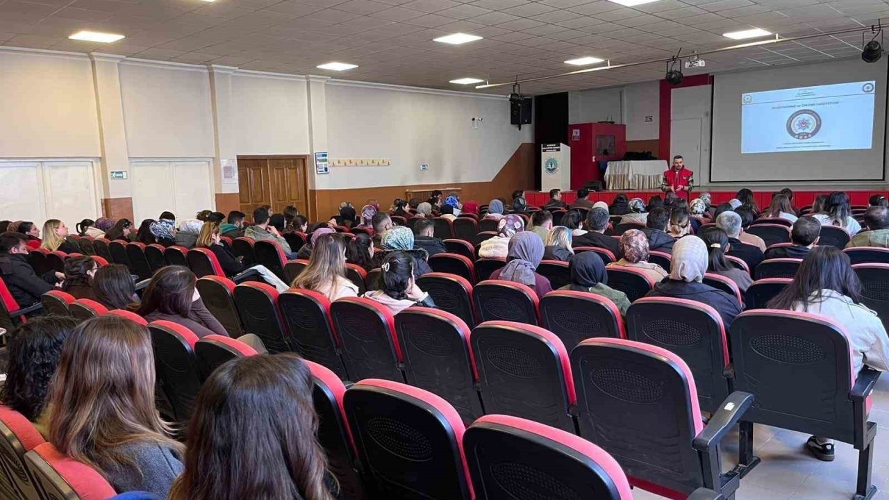 Kars Emniyeti’nden Yeni Öğretmenlere Terörle Mücadele Eğitimi