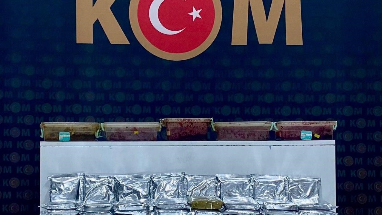 Kars'ta Kaçakçılık Operasyonu: Binlerce Makaron ve Tonlarca Tütün Ele Geçirildi