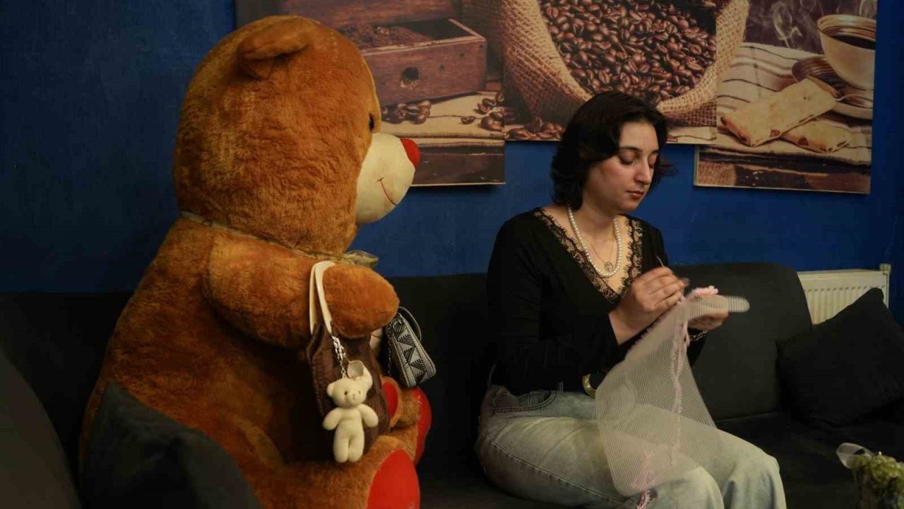 Muş’tan Dünyaya Açılan İlmekler! Sibel Aslan’ın Sosyal Medyada İlgi Odağı Olan Başarı Hikayesi