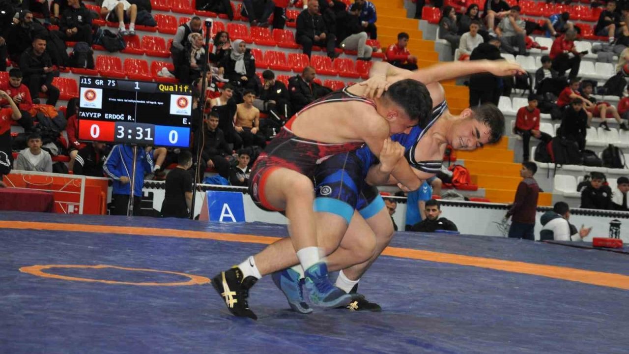 Olimpiyat Meşalesi Kars’tan Yanıyor: 1500 Genç Güreşçi Milli Takım İçin Minderde