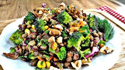 Tok Tutan Diyet Salata Tarifi