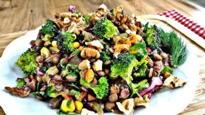 Tok Tutan Diyet Salata Tarifi