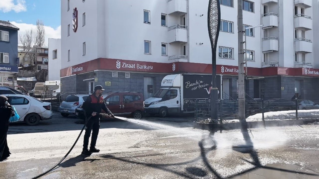 Sarıkamış Belediyesi bahar temizliği çalışmalarına start verdi