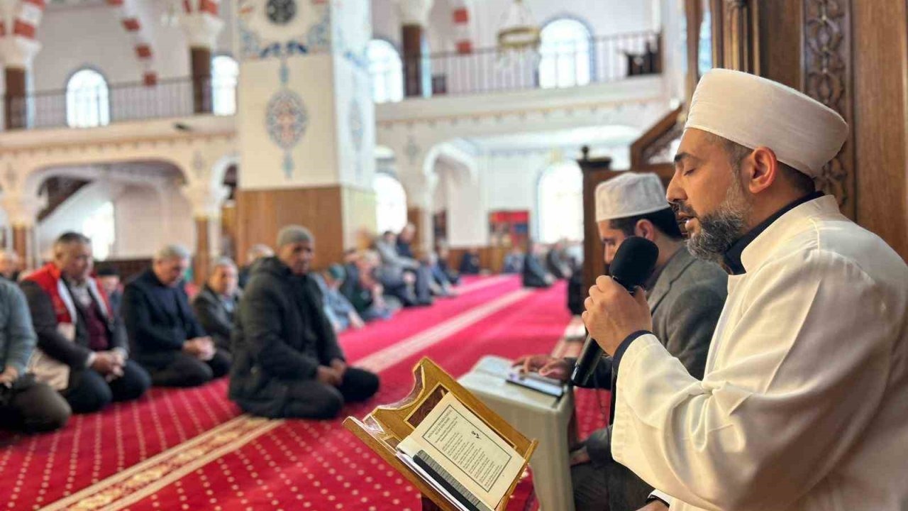 Şehitler Haftası’nda Anlamlı Buluşma: Van’da Şehitler ve Kaybedilen Öğrenciler İçin Mevlit Okutuldu