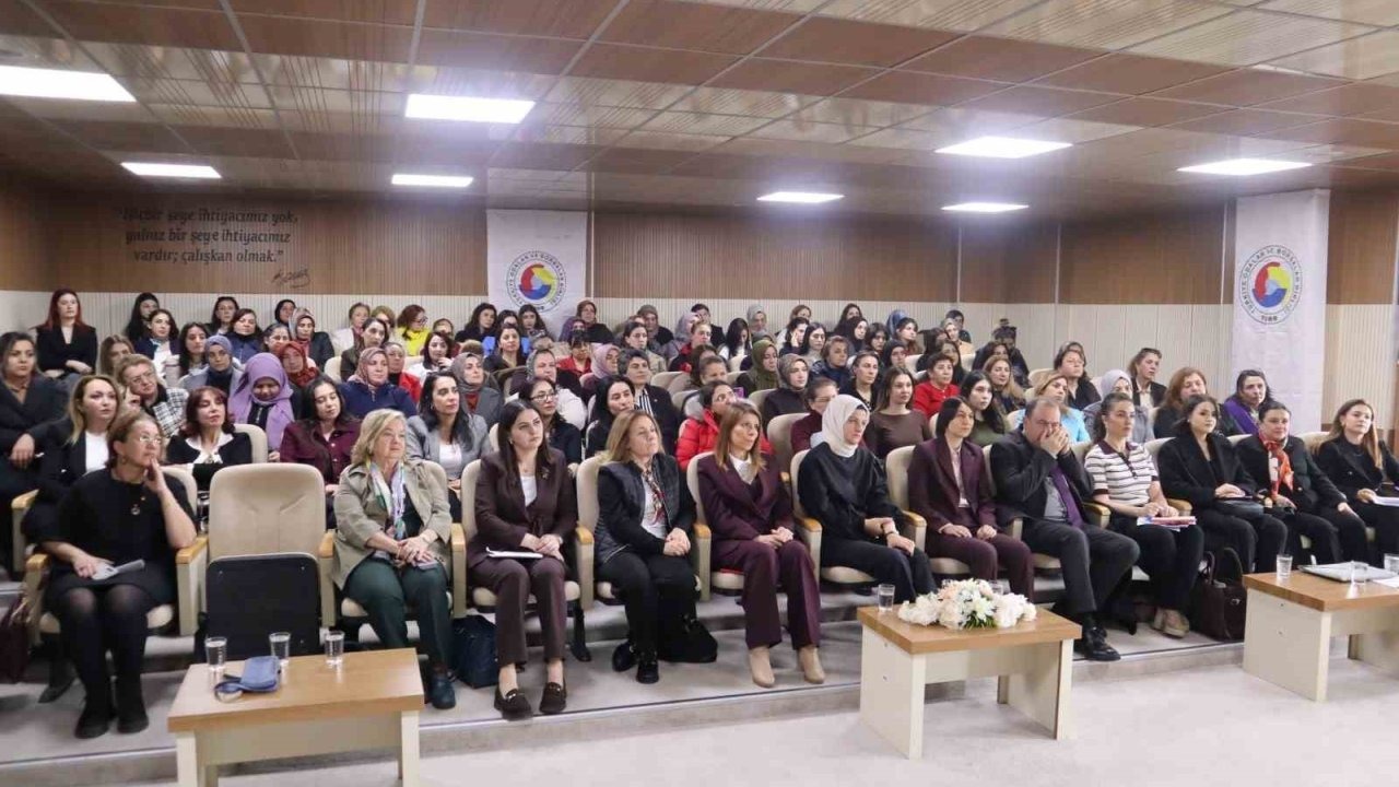 TOBB Kadın Girişimciler Kurulu Ardahan'da Toplandı Kadınların İş Dünyasındaki Gücü Vurgulandı