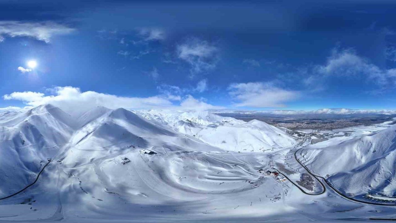 Türkiye Baharı, Palandöken Kışı Yaşıyor: Kayak Sezonu Uzatıldı