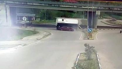 Üniversite Önünde Can Pazarı: 44 Yaralı! O Anlar Kamerada