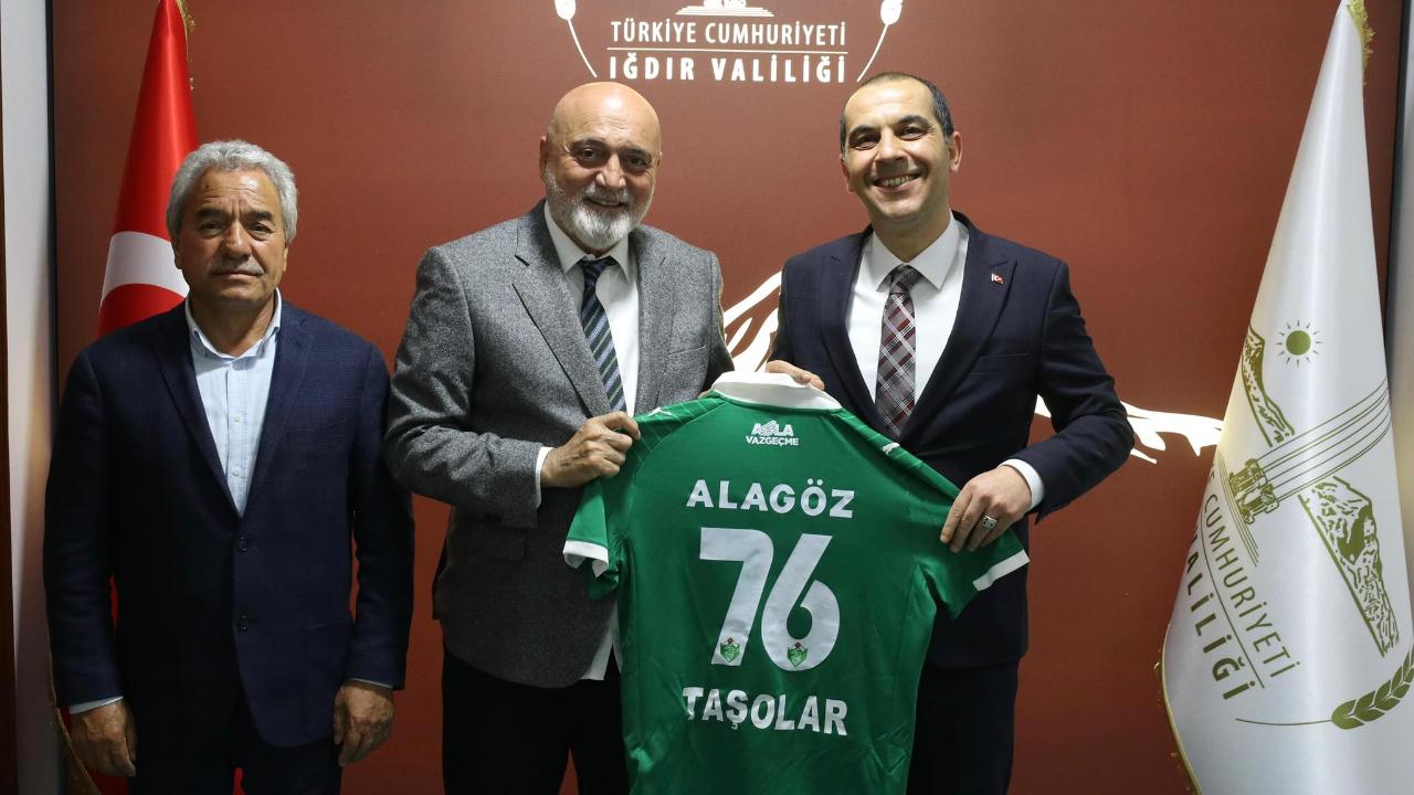 Vali Taşolar’a 76 Numaralı Jest: Iğdır FK Yönetimi ve Hikmet Karaman’dan Ziyaret