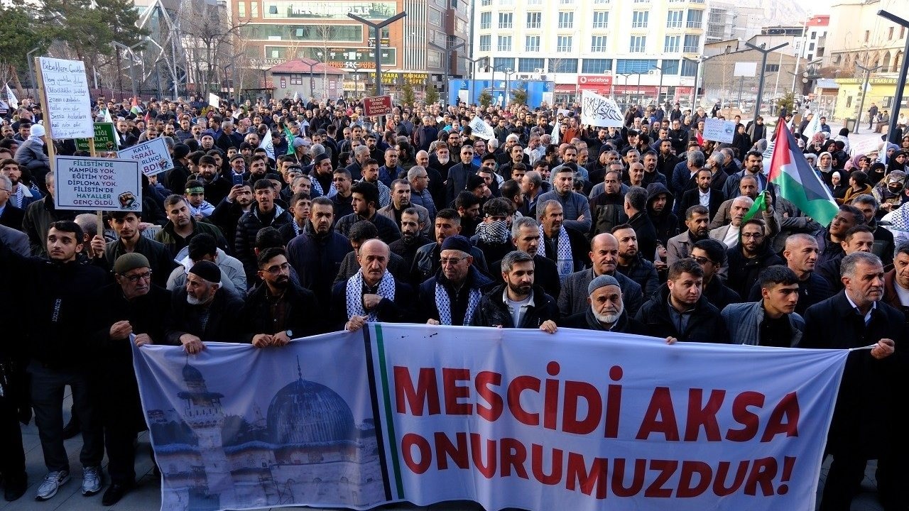 Van Filistin’e Destek Platformu ve Van Sivil Dayanışma İnisiyatifi İsrail ve ABD Zulmüne Karşı Birlik Çağrısı Yaptı