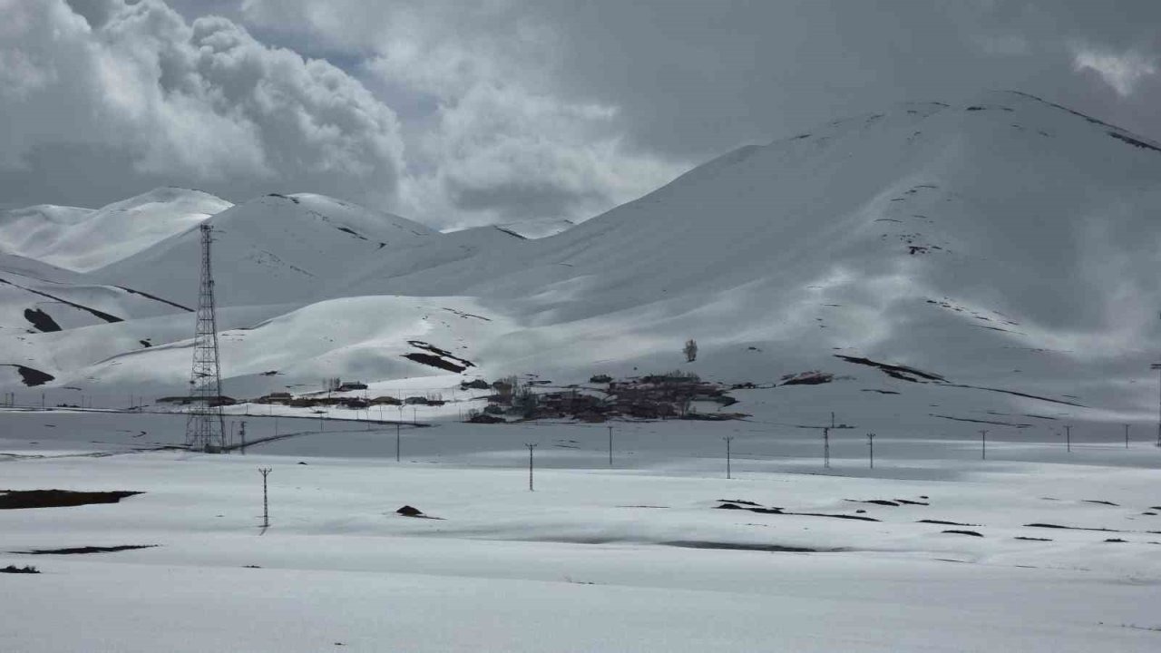 Van’da Aynı Anda İki Mevsim Bir Arada Yaşanıyor
