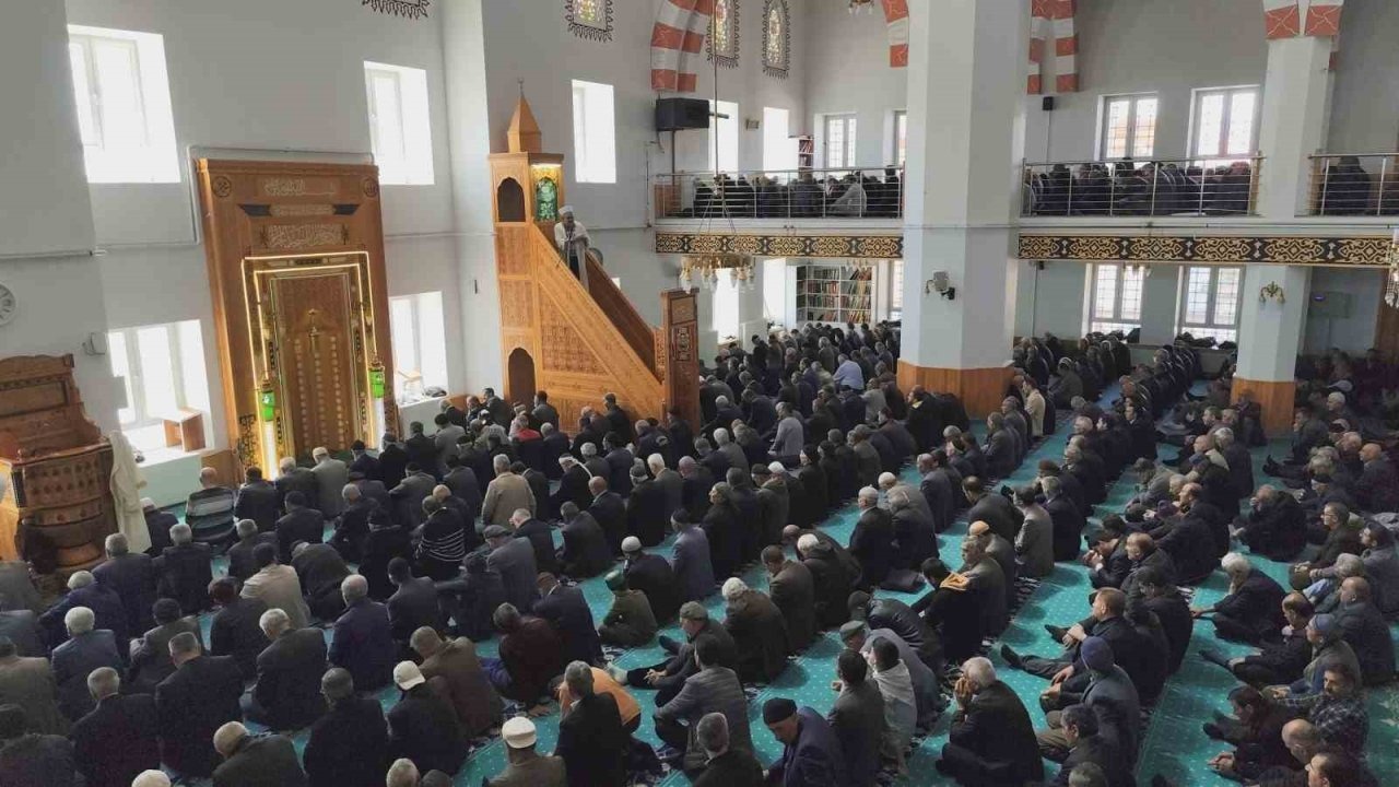 Van'da Duygusal Veda: Hayatını Kaybeden Öğretmen ve Öğrenciler İçin Gıyabi Cenaze Namazı